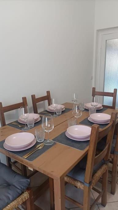 Seating area, Dining area