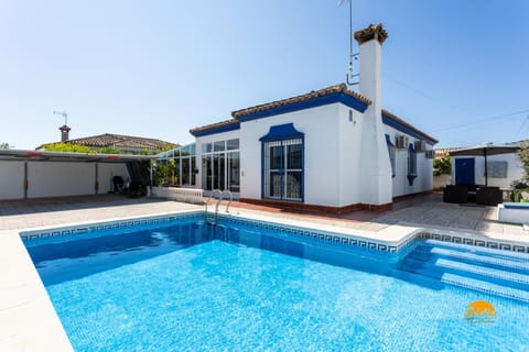 Property building, Patio, Swimming pool, Parking