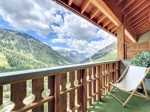 Balcony/Terrace, Mountain view