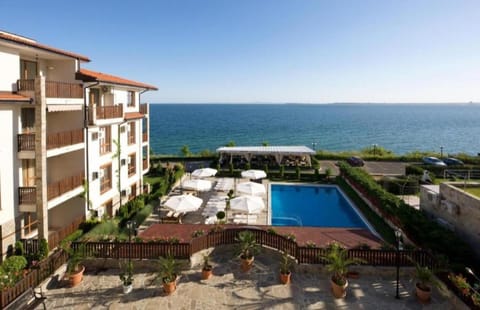 Property building, Day, Natural landscape, View (from property/room), Pool view, Sea view, Swimming pool, sunbed