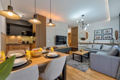 TV and multimedia, Kitchen or kitchenette, Living room, Dining area