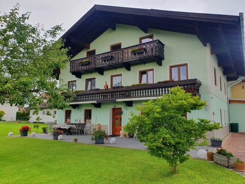 Dwingelo-Lütten Angela Brandstätter Hof | Chiemgau Karte Farm Stay in Grassau