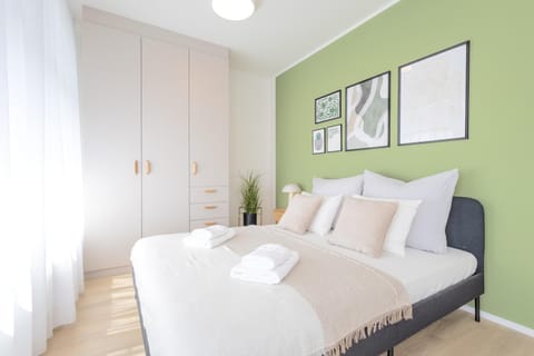 Bed, Photo of the whole room, Bedroom, towels, wardrobe