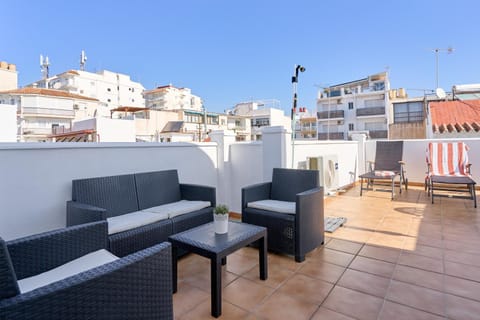 Property building, Balcony/Terrace, Living room