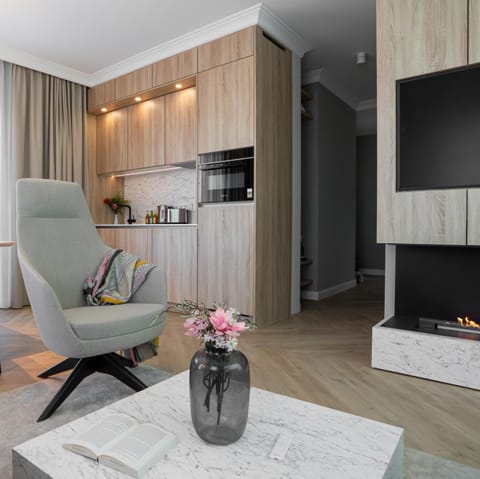 Kitchen or kitchenette, Living room, fireplace