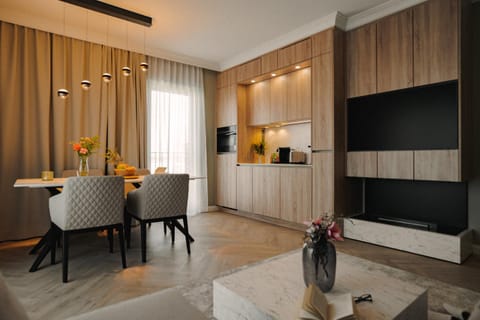 TV and multimedia, Living room, Dining area