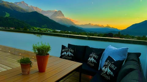 Balcony/Terrace, Seating area, City view, Mountain view, Sunrise, Sunset