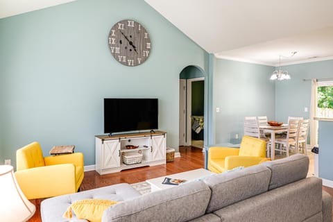 Sneads Ferry Home Close to Beaches and Boat Ramp! House in North Topsail Beach