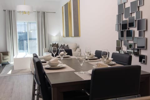 Serenity Townhouse Private Pool and Pet-Friendly House in Loughman