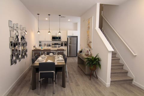 Serenity Townhouse Private Pool and Pet-Friendly House in Loughman