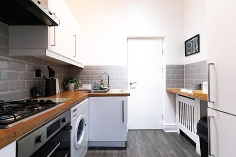 2-Bed Luxury with Free Parking Apartment in Birmingham