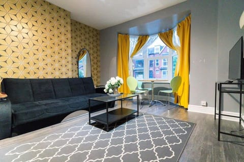 2-Bed Luxury with Free Parking Apartment in Birmingham