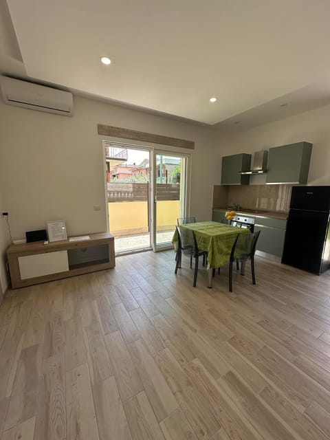 Kitchen or kitchenette, Living room, Dining area