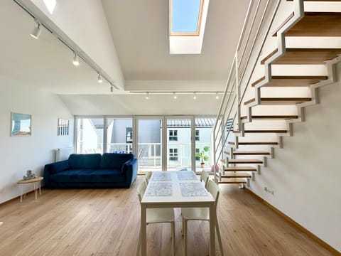 Balcony/Terrace, Living room, Seating area, internet