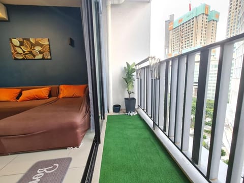 View (from property/room), Balcony/Terrace, Living room, Seating area