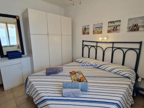 Bed, Photo of the whole room, Bedroom, wardrobe