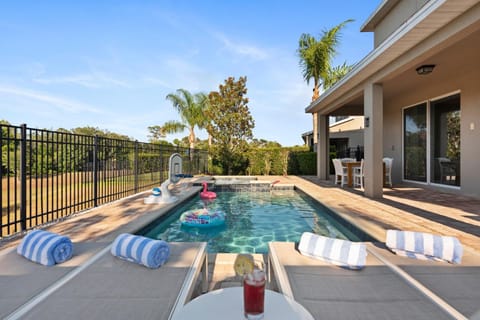 Balcony/Terrace, Pool view, Swimming pool, Swimming pool