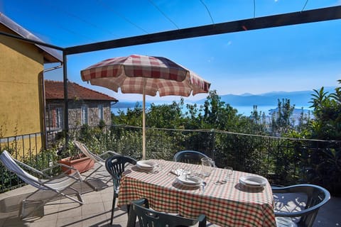 Balcony/Terrace, Lake view