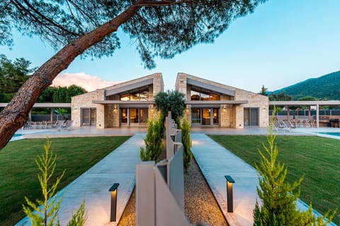 Property building, Garden, Garden view, Swimming pool