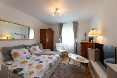 Bed, TV and multimedia, Living room, Seating area, wardrobe