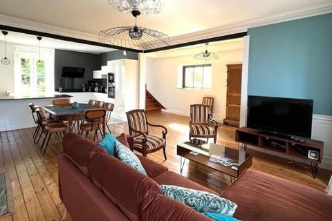 Azalée House in Granville