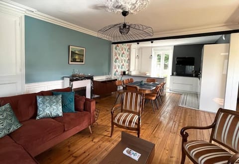 Azalée House in Granville