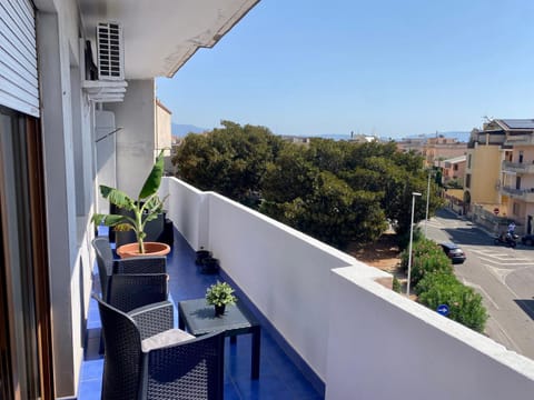Property building, View (from property/room), Balcony/Terrace, Dining area