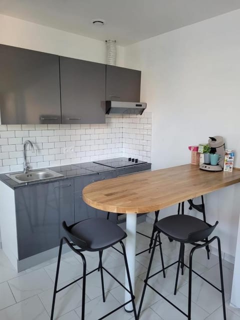 Maisonnette avec jardin piscine non accessible Bed and Breakfast in Marseille