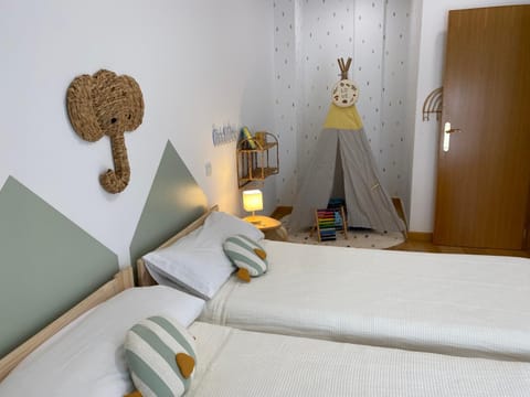 Photo of the whole room, Bedroom, children