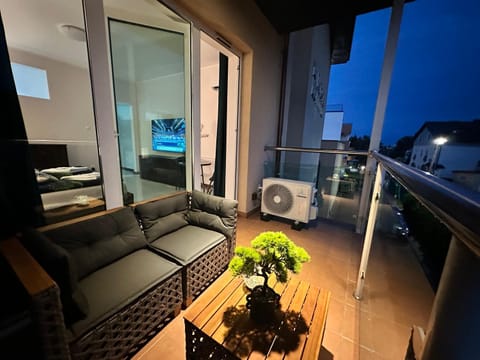 Night, View (from property/room), Balcony/Terrace, Living room, Seating area, Bedroom