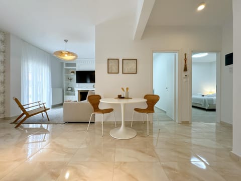 TV and multimedia, Living room, Seating area, Dining area, air conditioner