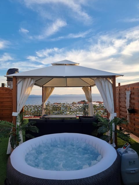 Property building, Day, Hot Tub