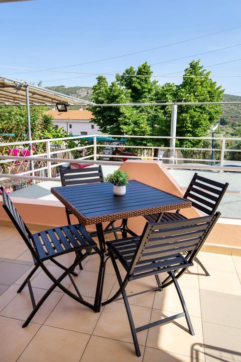 View (from property/room), Balcony/Terrace, Dining area