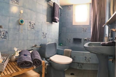 Shower, Toilet, Bathroom, Bath, towels