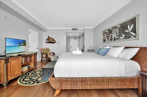 Astonishing SEA VIEW Studio in Grove Apartment hotel in Coconut Grove