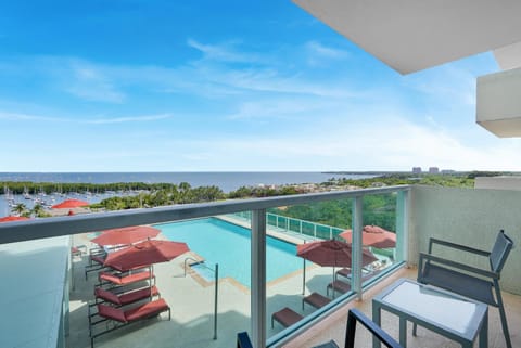 Astonishing SEA VIEW Studio in Grove Apartment hotel in Coconut Grove