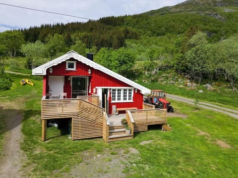 The Little Red Cabin Lofoten Cabin in Lofoten