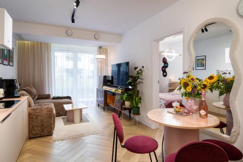 TV and multimedia, Kitchen or kitchenette, Living room, Seating area, Dining area, minibar