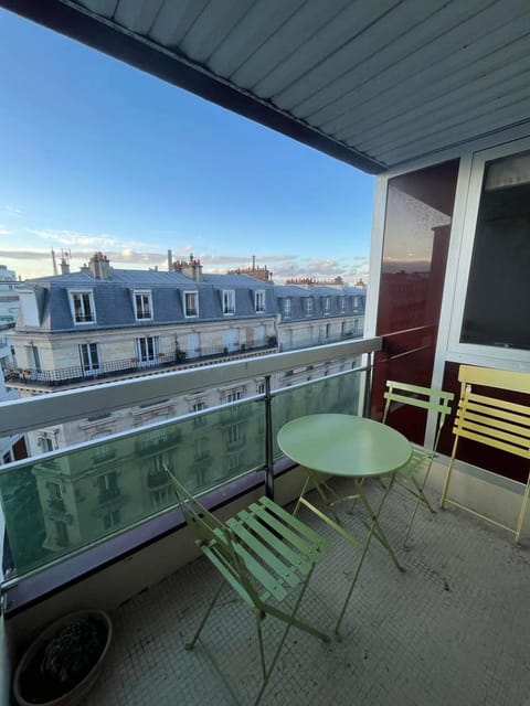 Balcony/Terrace, City view