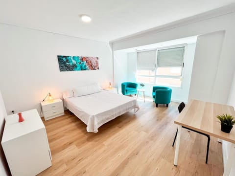 Bed, Photo of the whole room, Seating area, Bedroom, Food, Area and facilities, wardrobe