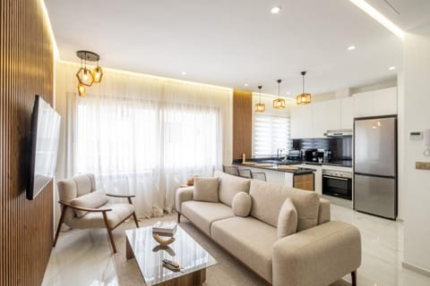 TV and multimedia, Kitchen or kitchenette, Living room, Seating area, minibar, oven, stove