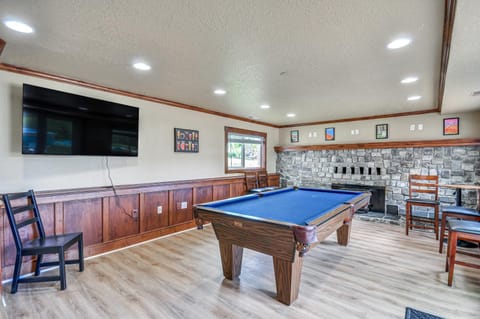 Portland Area Group Getaway Hot Tub and Views! House in Washington