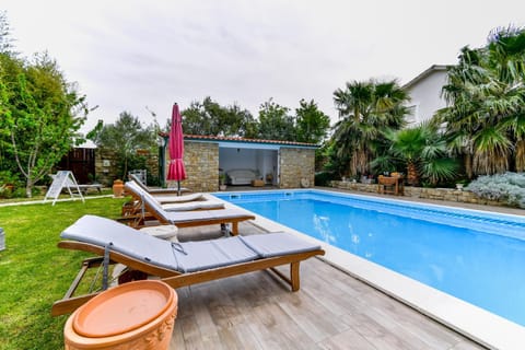 Swimming pool, Location, children, Family