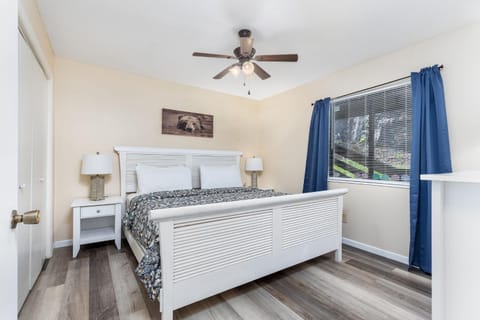 Mountain Calling - Resort Pool, WIFIO, 560 FREE tickets each paid day!!! House in Gatlinburg