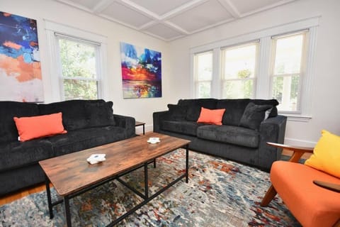 Living room, Seating area