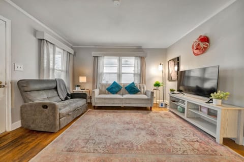 Spacious 4BR Home with Cozy Vibes in Louisville House in Shively