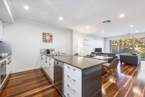 Dining area, kitchen