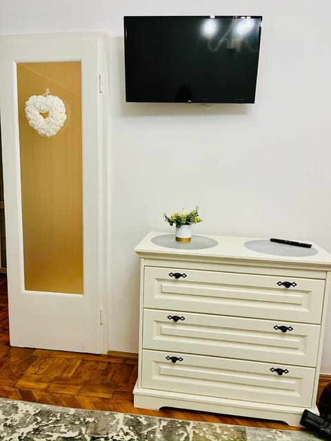 Communal lounge/ TV room, TV and multimedia, Evening entertainment