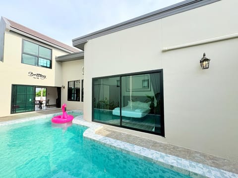 Property building, Pool view