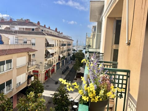 Neighbourhood, View (from property/room), Balcony/Terrace